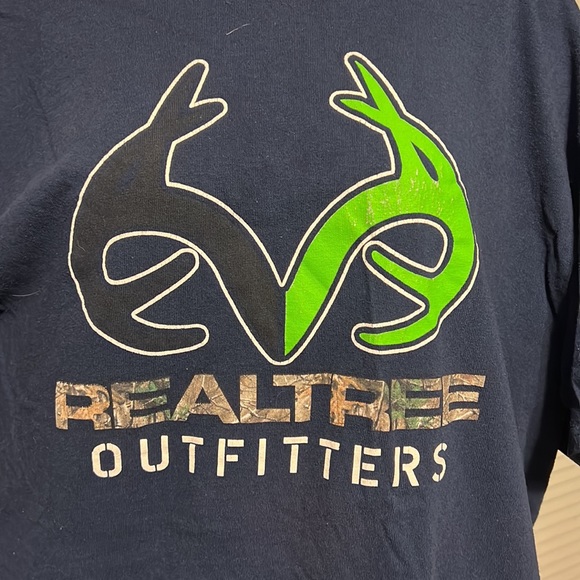 RealTree outfitters T-Shirt Size XL and the stamp on the back for 30 years - Picture 2 of 6